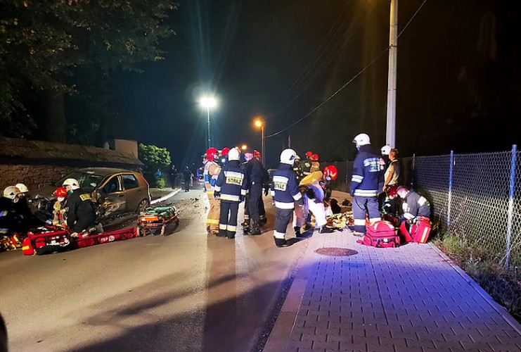 Koszmarny wypadek fiata z Audi. Części ciała leżały na ulicy !